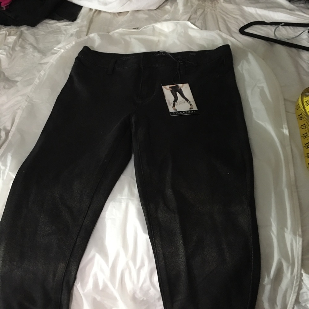 Skinny Jean’s Leggings-NWT Black looks like snakeskin goldy/bronze hew.